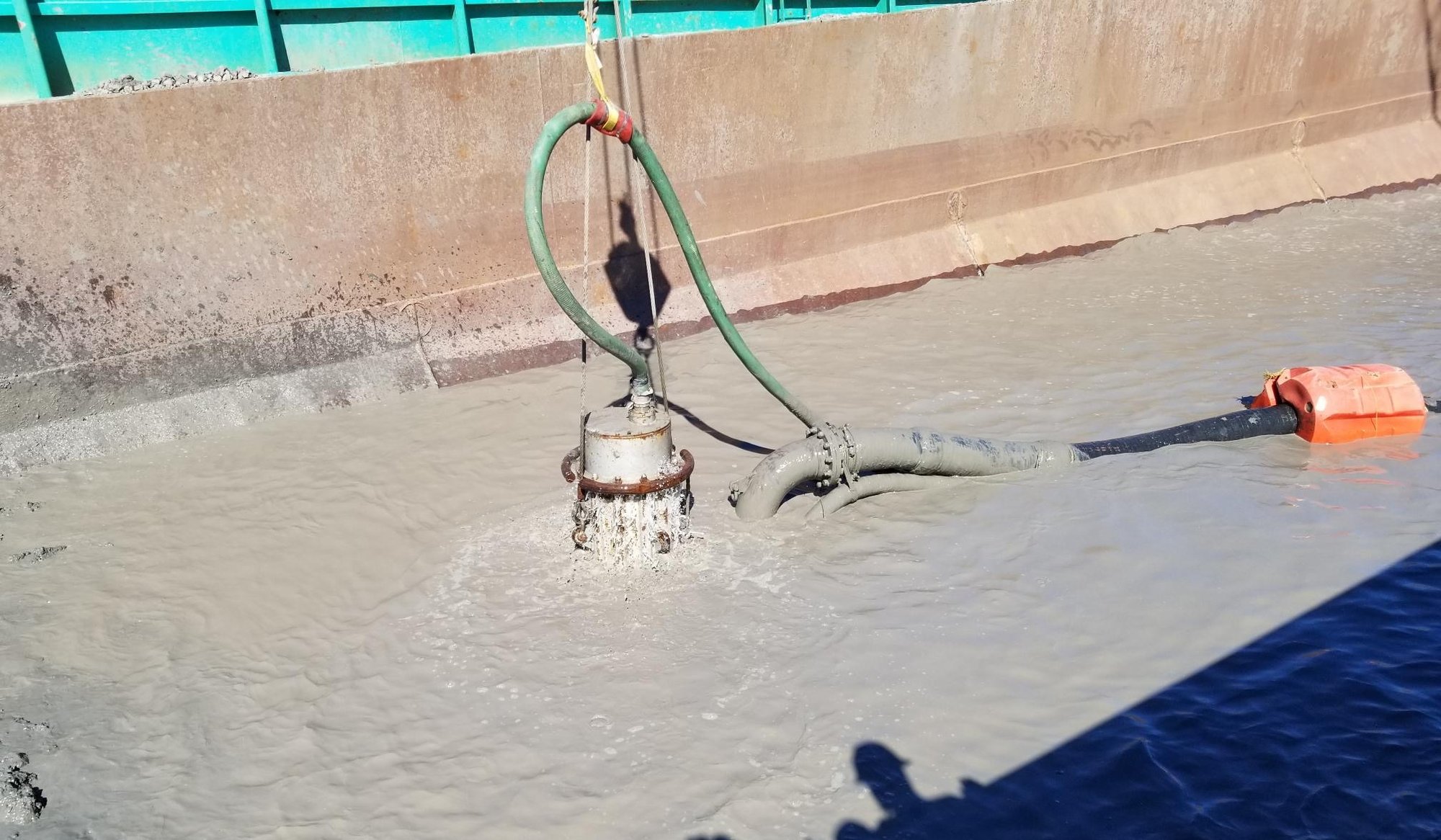 Environmental dredging barge offload