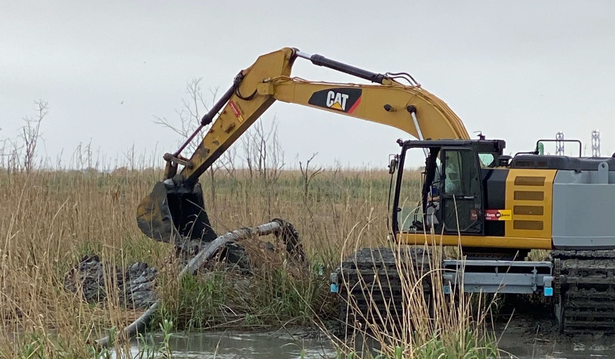 Marsh buggies as excavators